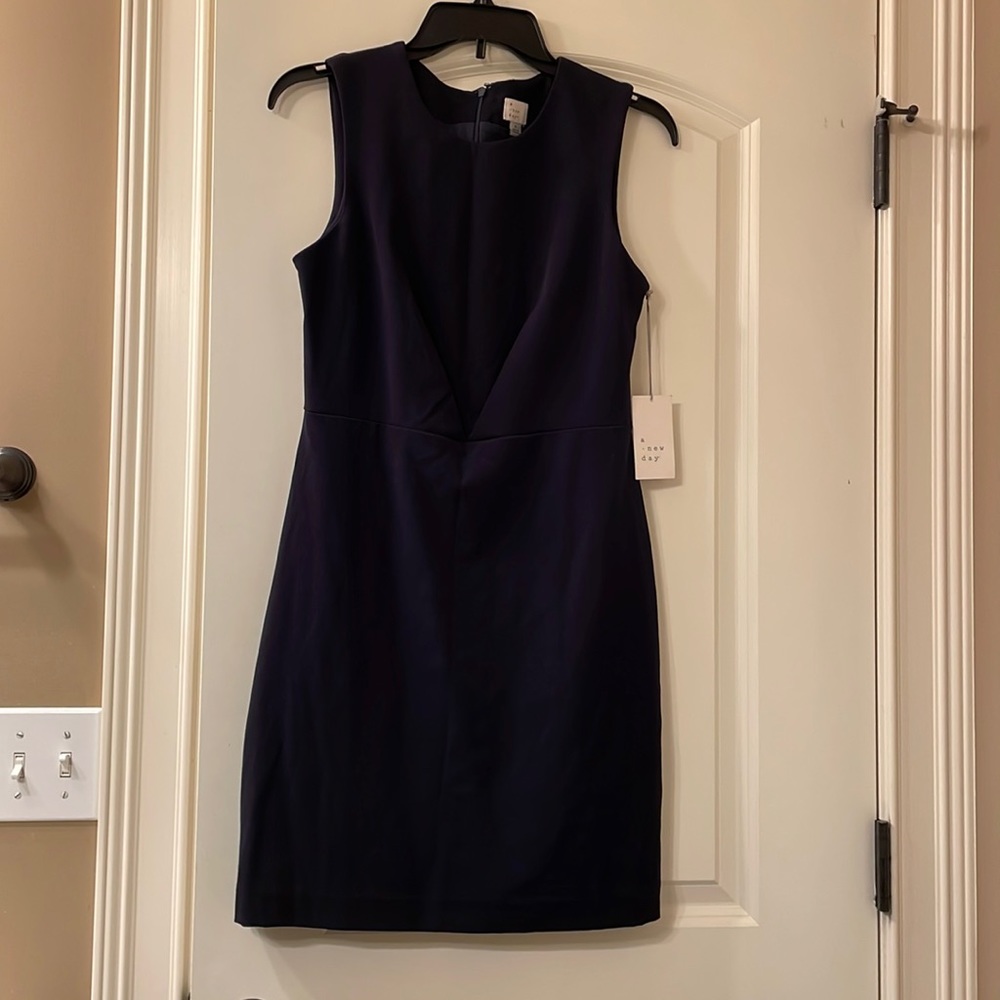 Sleeveless navy blue dress
